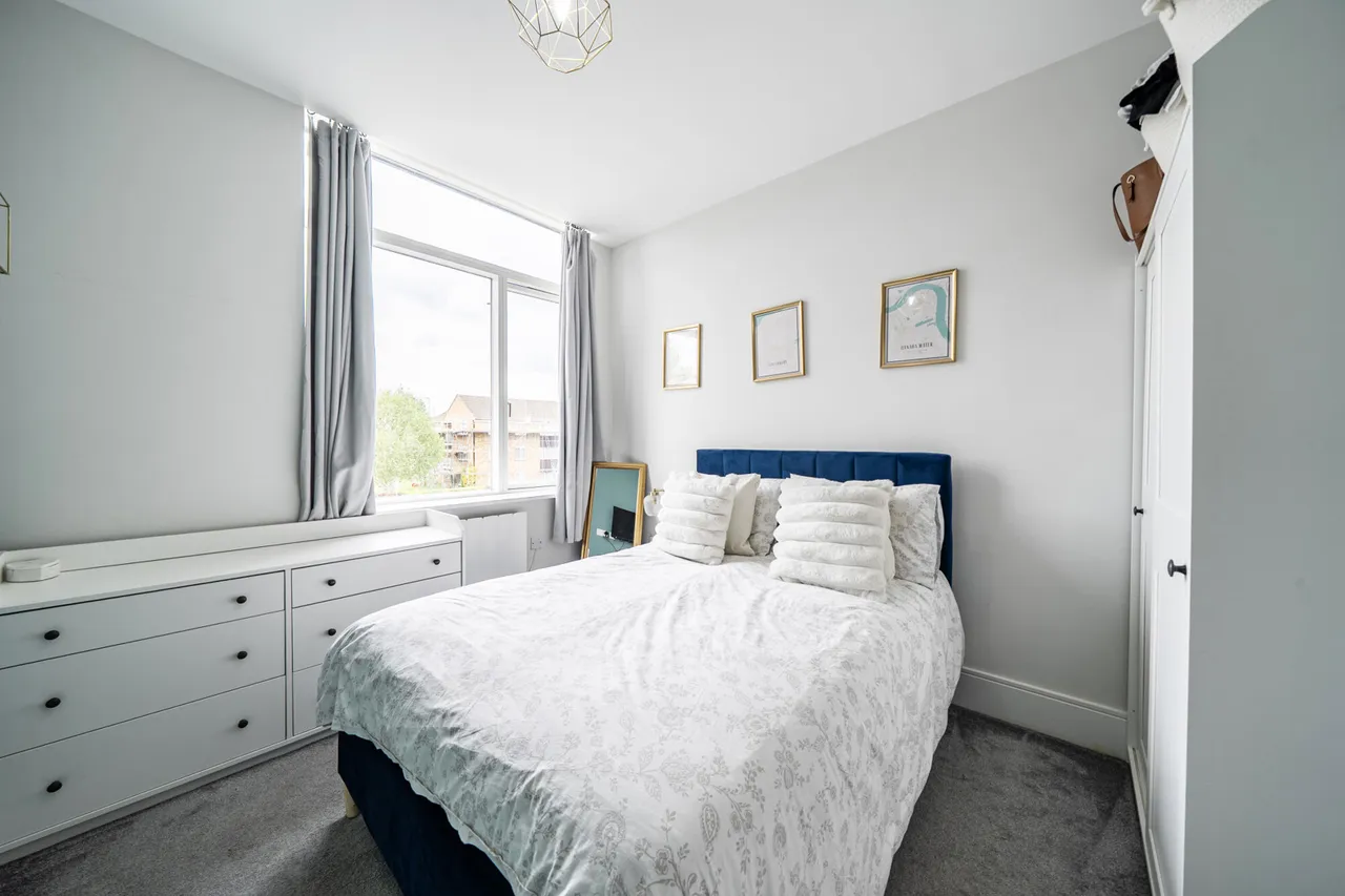 Field End Road, HA4, photo 7