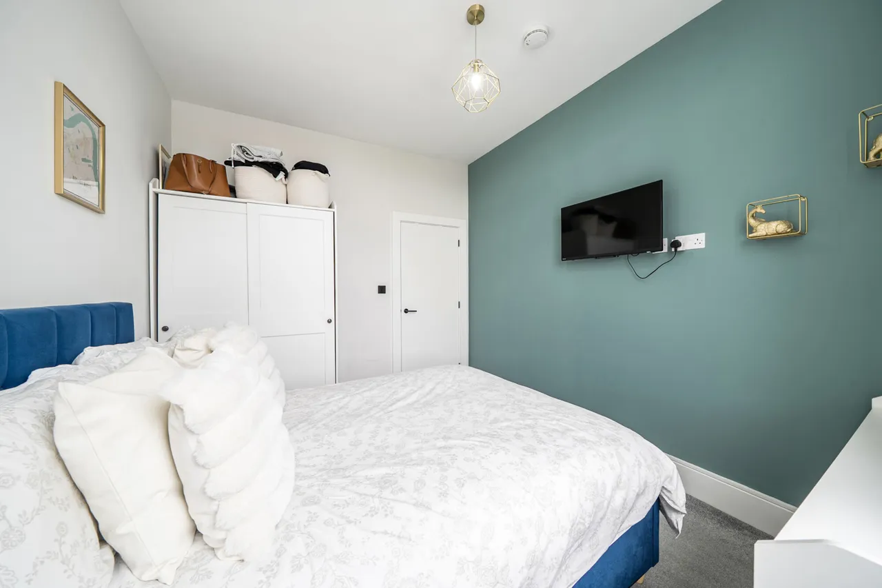Field End Road, HA4, photo 14