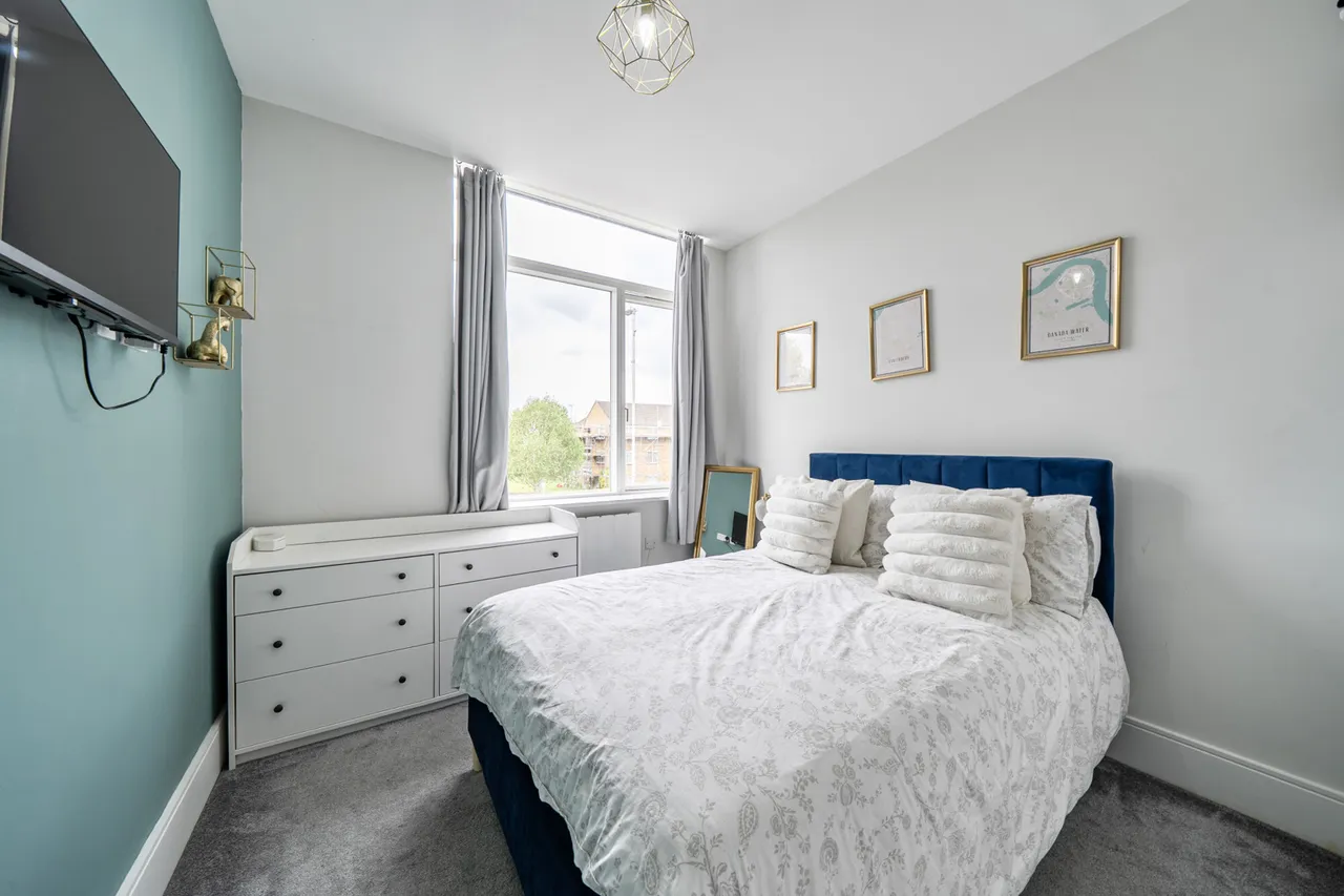 Field End Road, HA4, photo 12