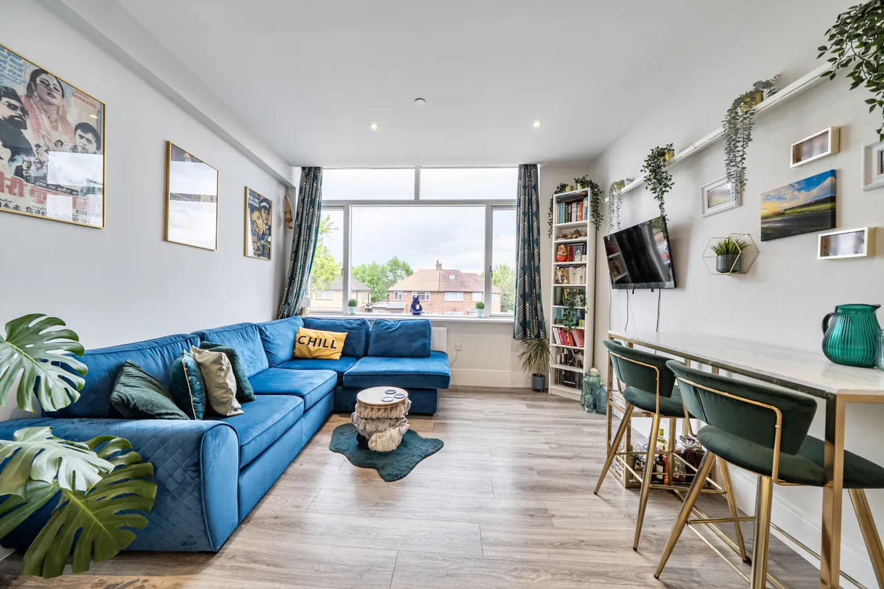Field End Road, HA4, photo 11