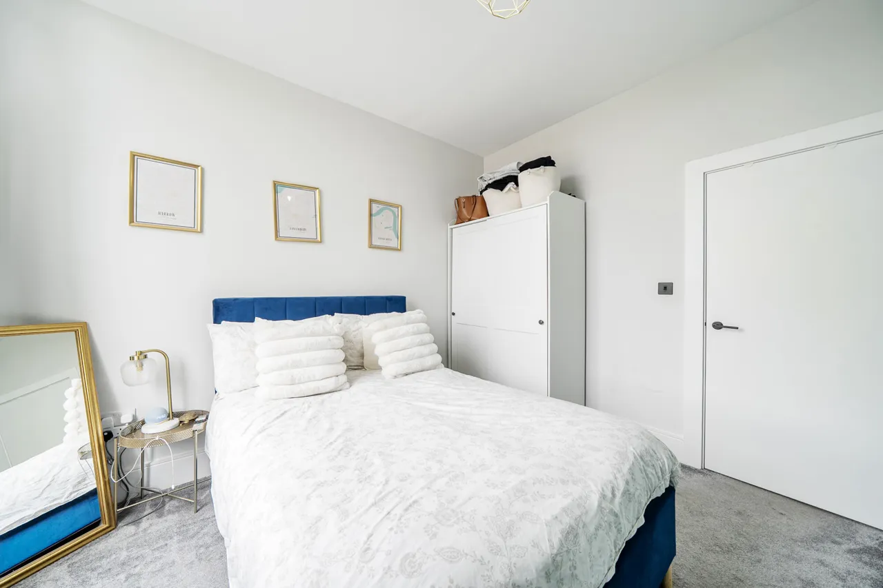 Field End Road, HA4, photo 6