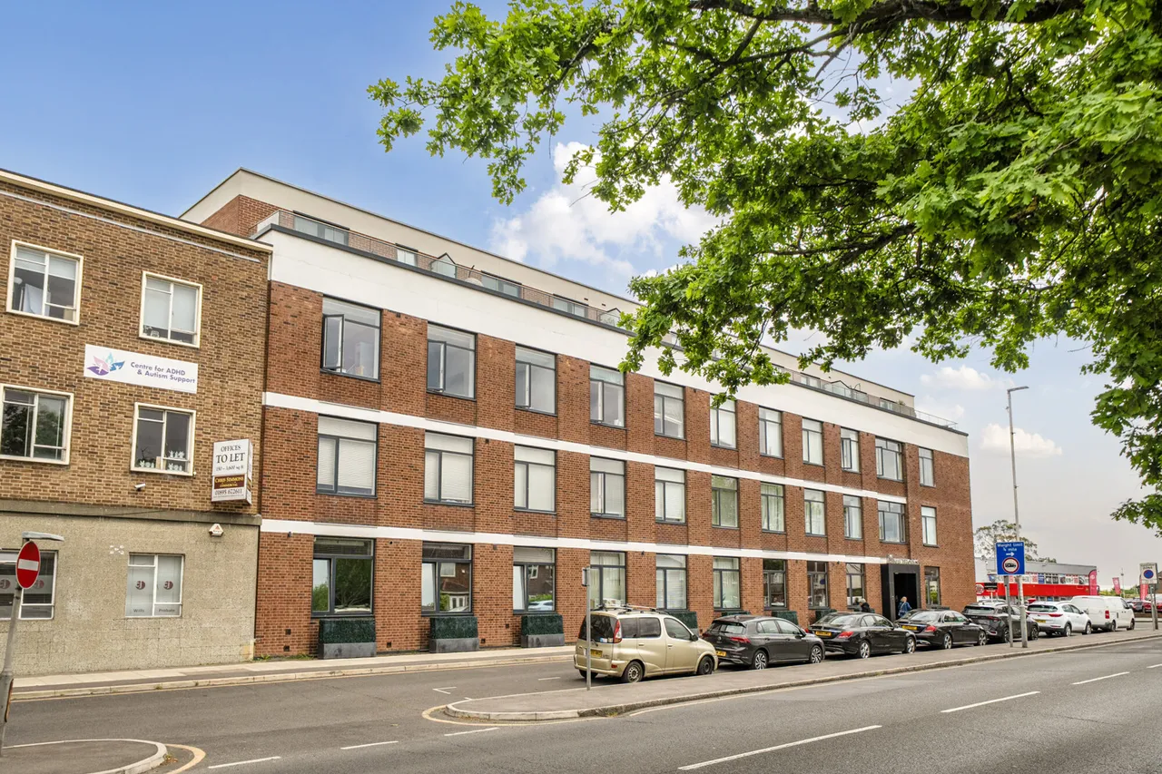 Field End Road, HA4, photo 15