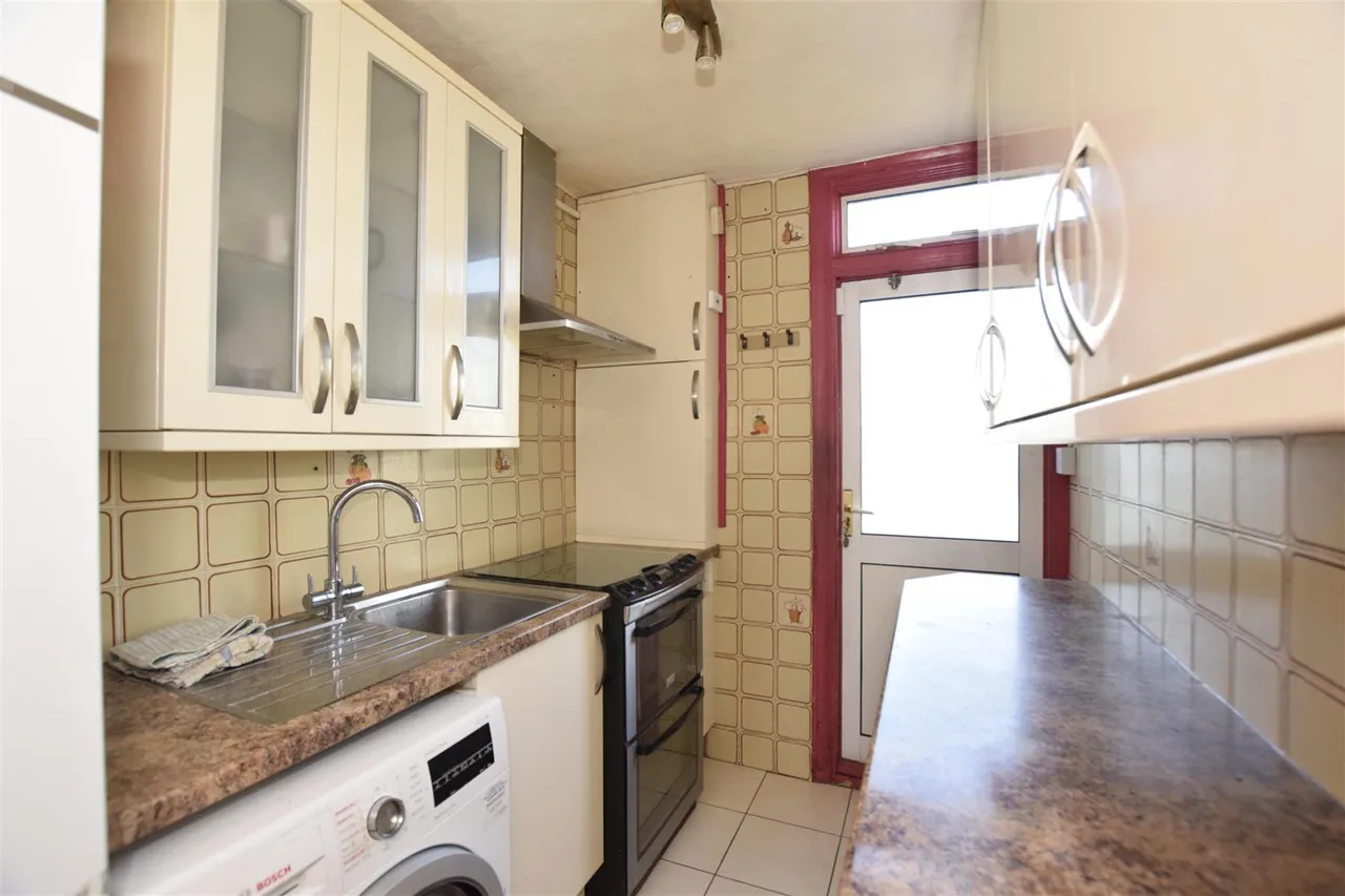 Wyld Way, Wembley, HA9, photo 4