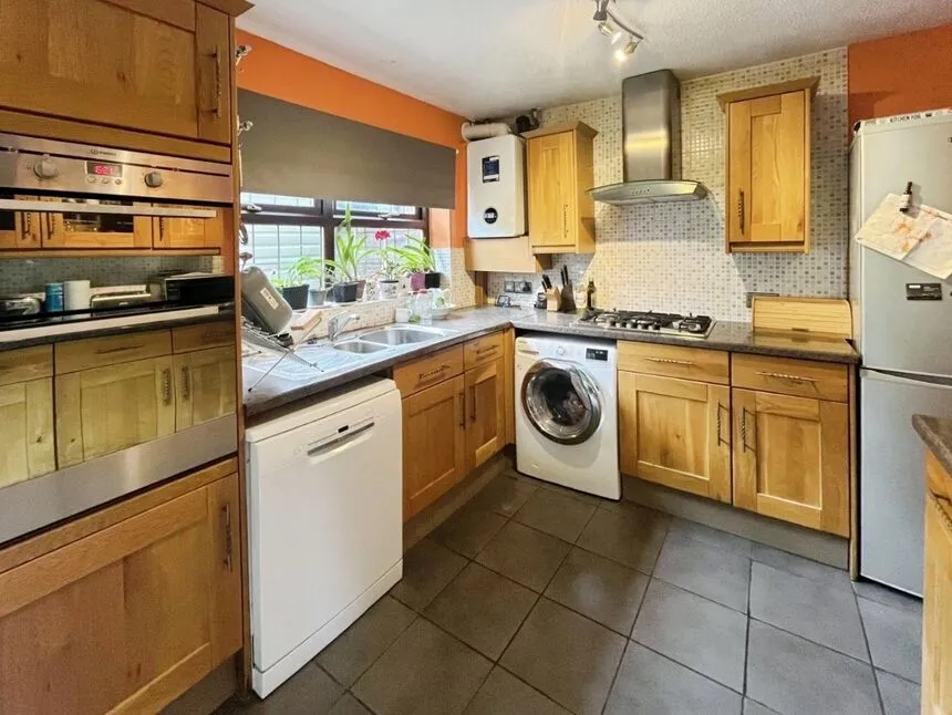 King Street, Glossop, SK13, photo 4