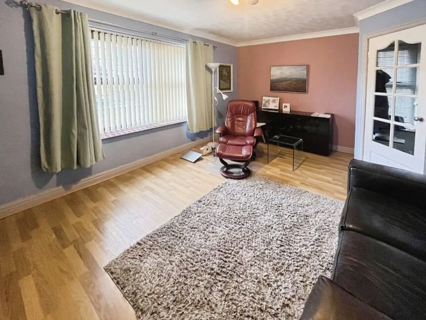 King Street, Glossop, SK13, photo 9