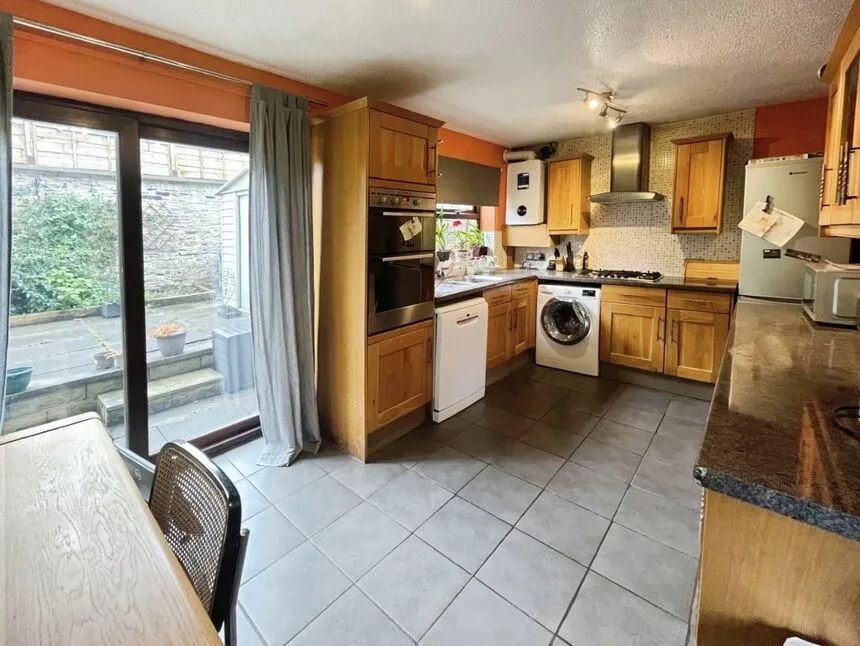 King Street, Glossop, SK13, photo 3
