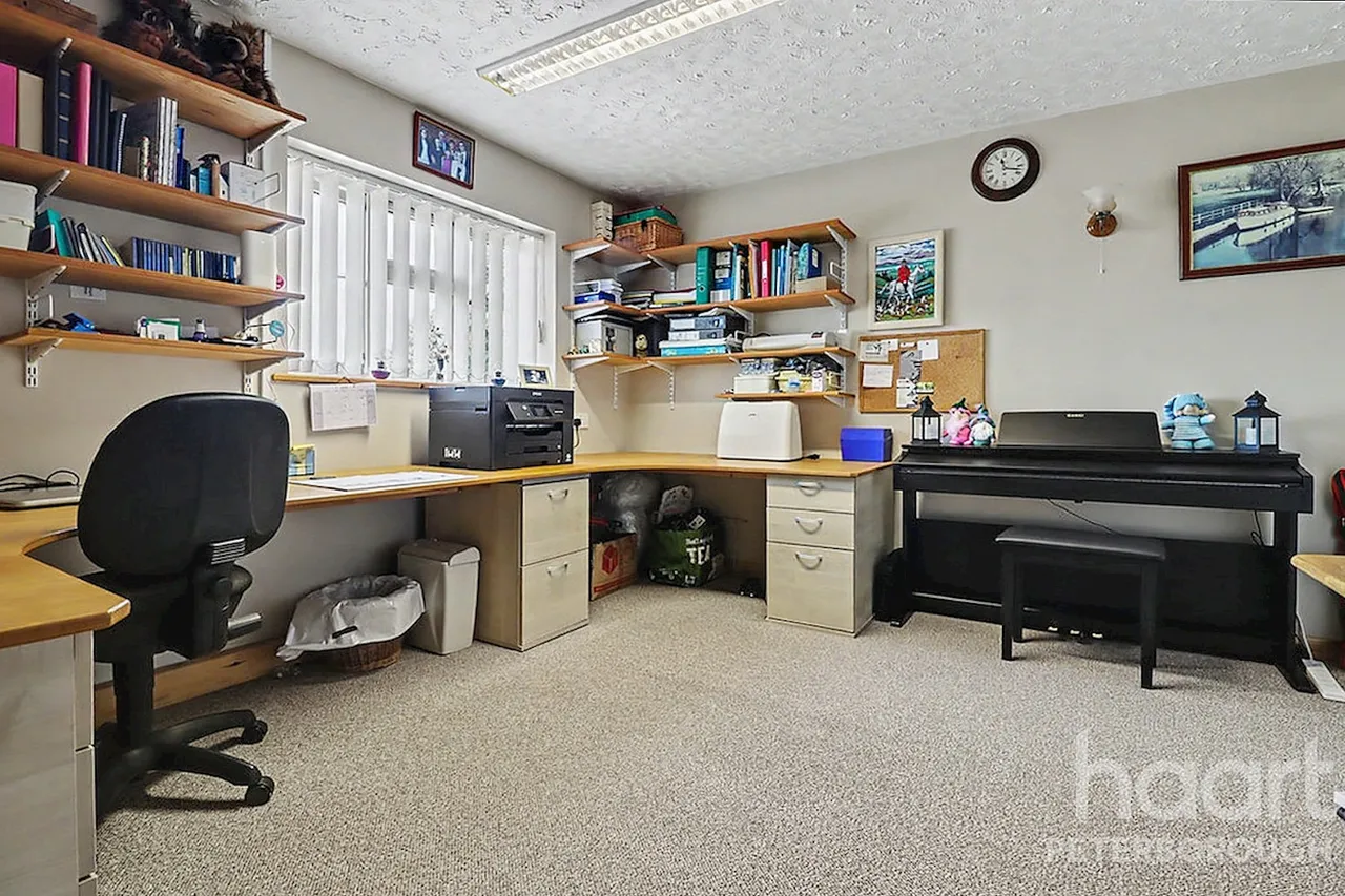 Crescent Road, Whittlesey, PE7, photo 18