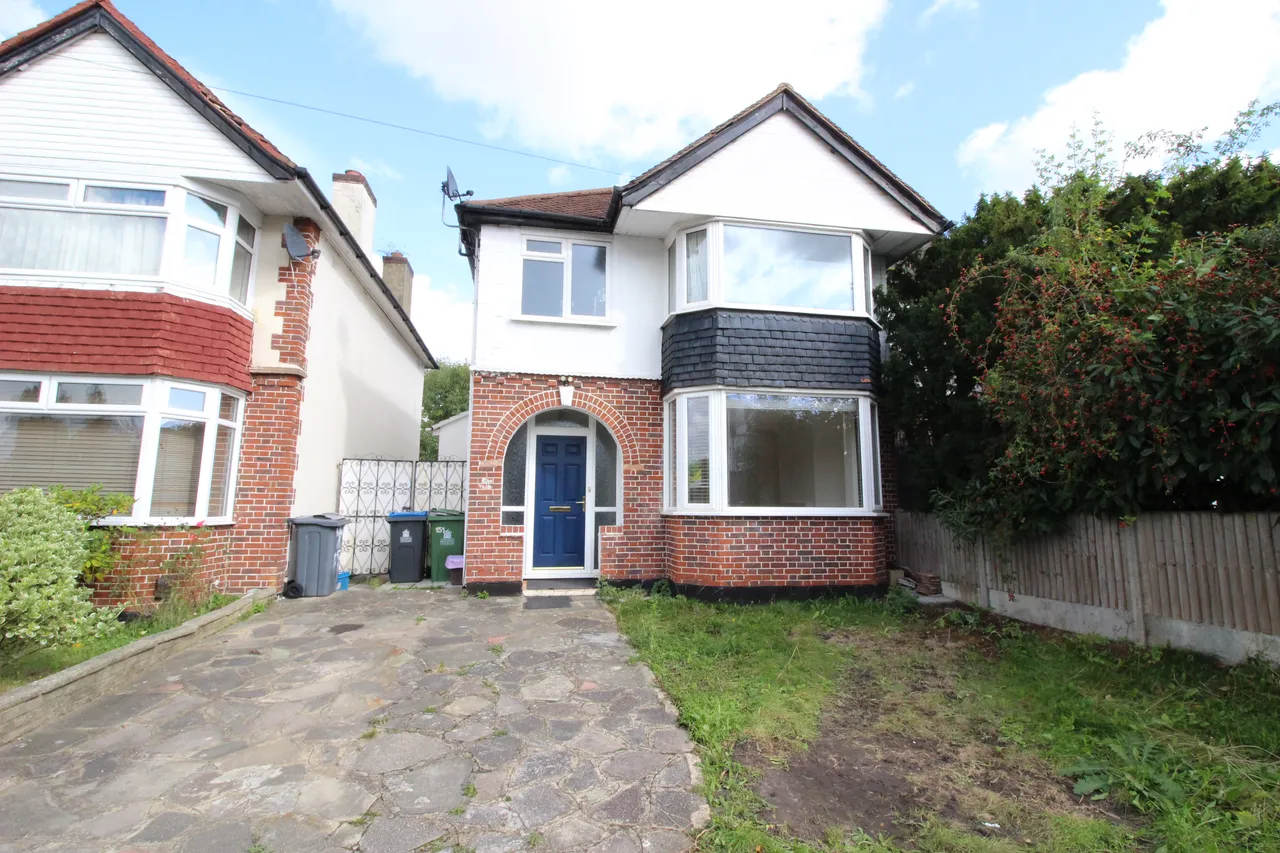 3 bed property to rent, Manor Drive North, Worcester Park, KT4
