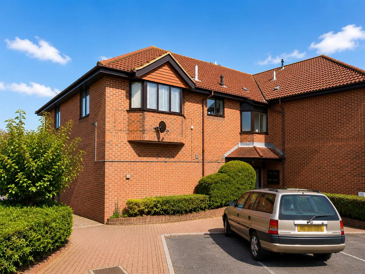 2 bed flat for sale, Kirby Drive, Telscombe Cliffs