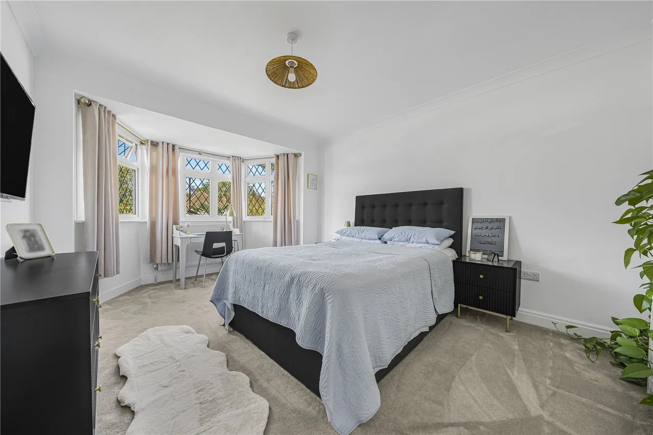 Queens Way, Hanworth Park, TW13, photo 9