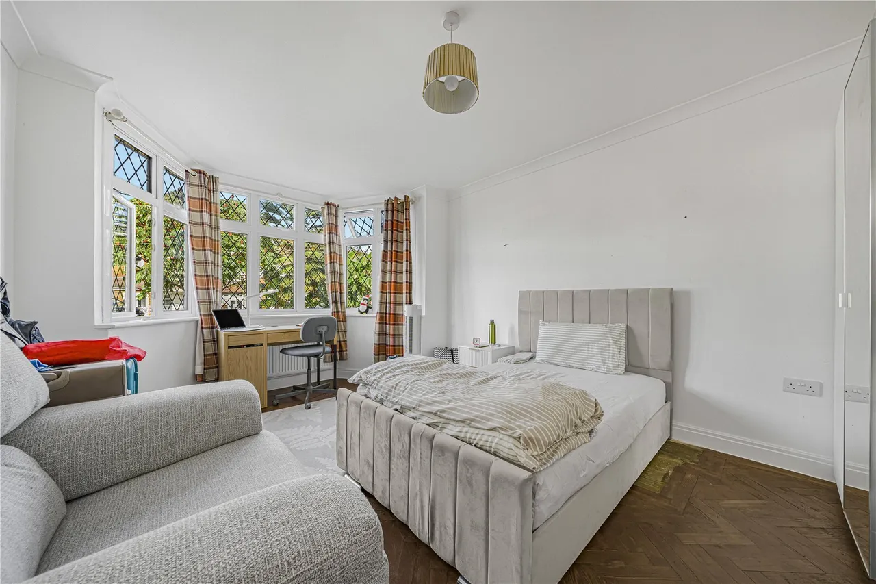 Queens Way, Hanworth Park, TW13, photo 8