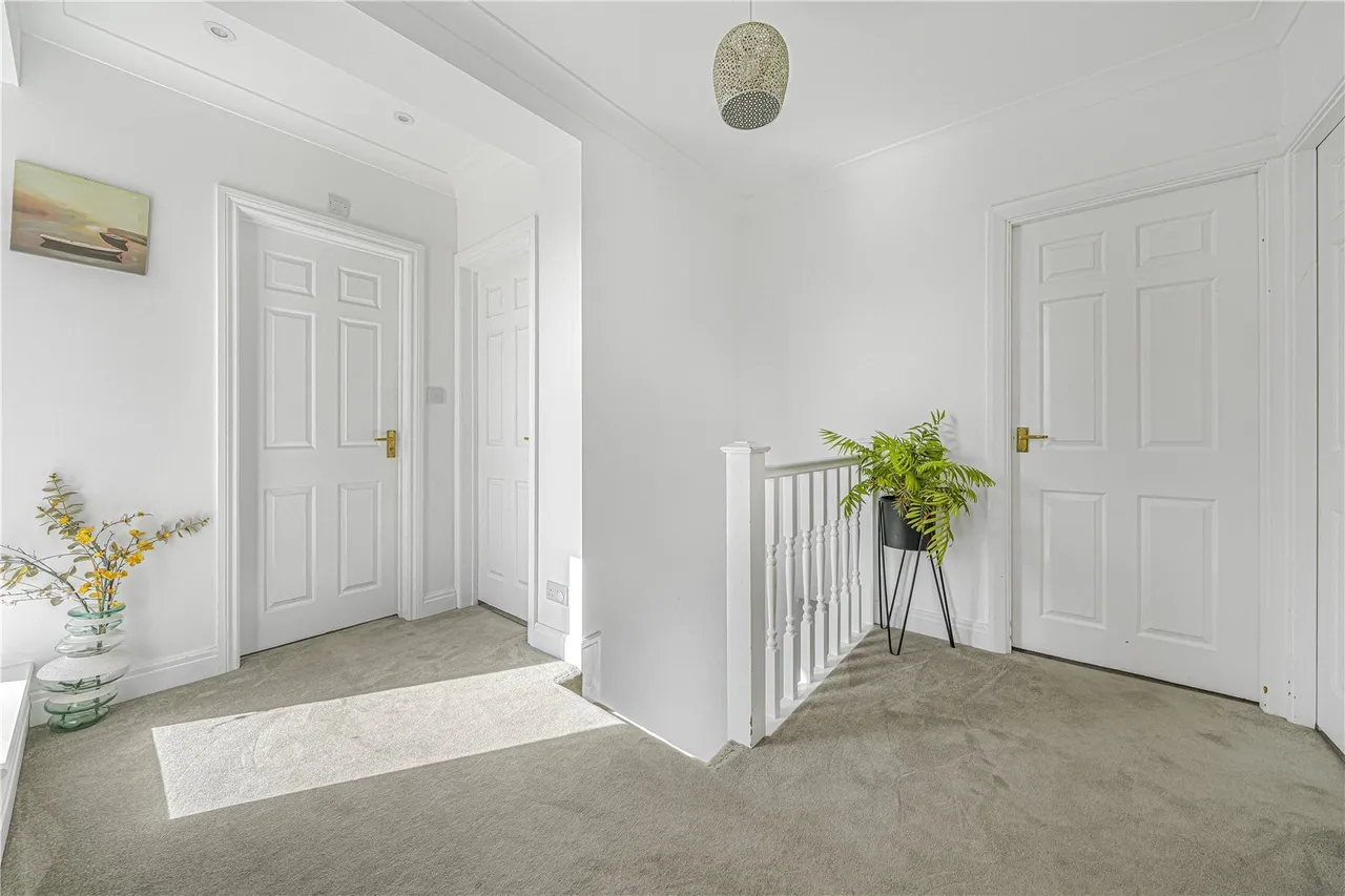 Queens Way, Hanworth Park, TW13, photo 6
