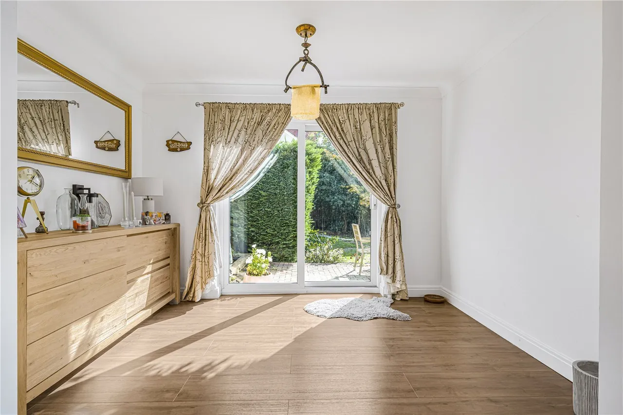 Queens Way, Hanworth Park, TW13, photo 7
