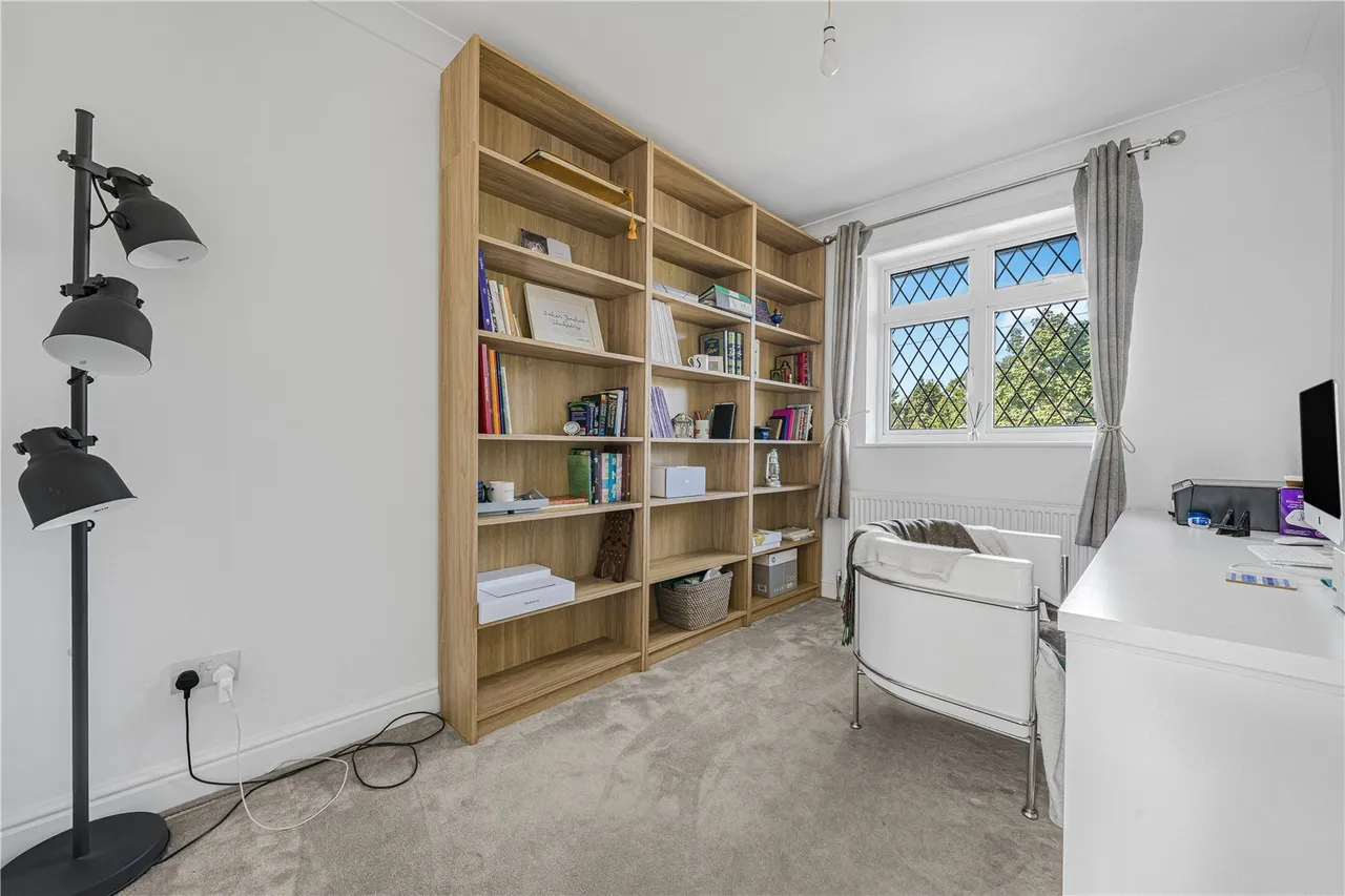 Queens Way, Hanworth Park, TW13, photo 10