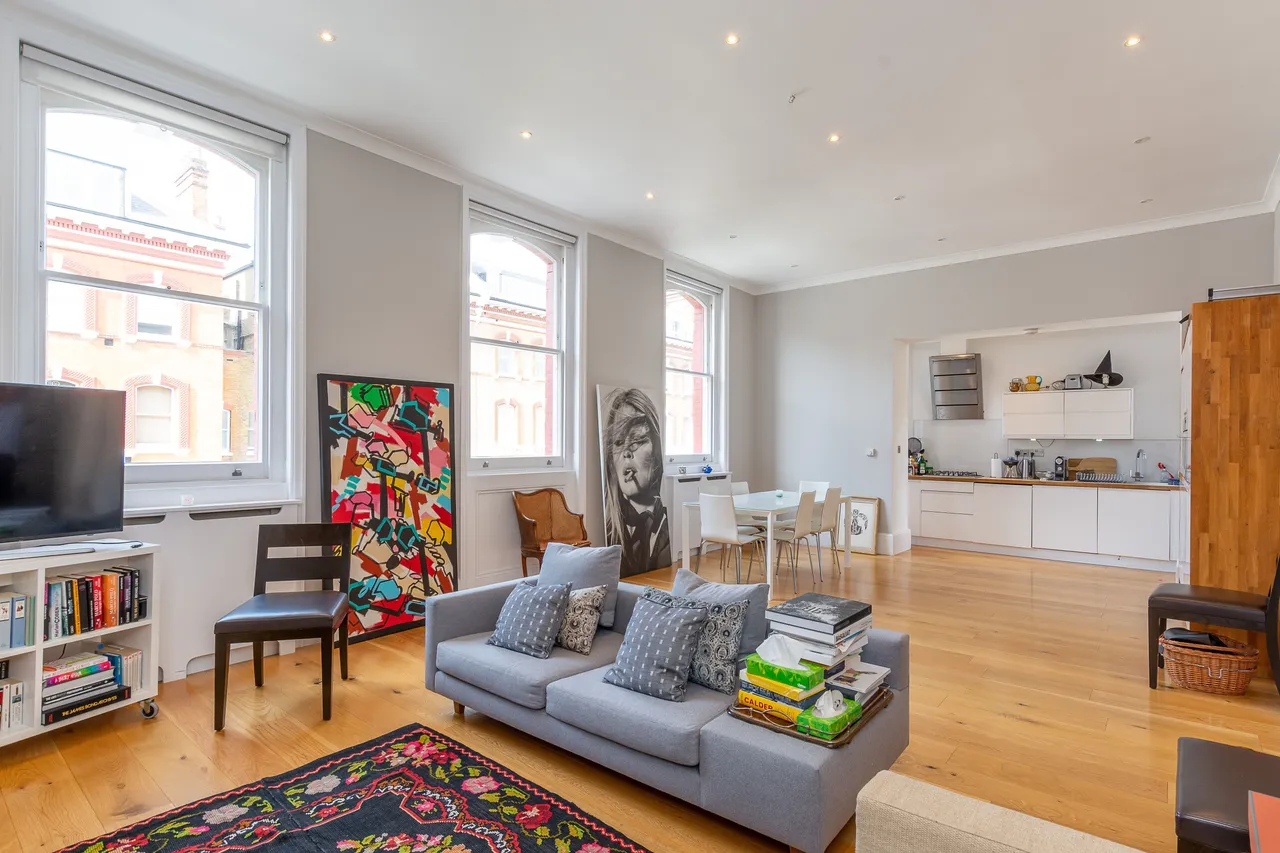 2 bed flat to rent — Flat 3, 14 Roland Gardens, London