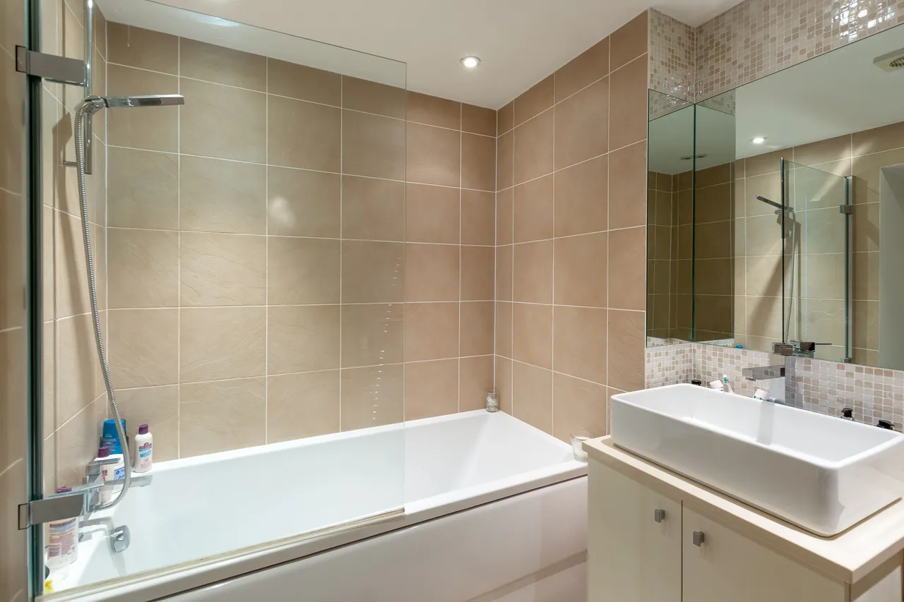 Flat 3, 14 Roland Gardens, London, photo 5