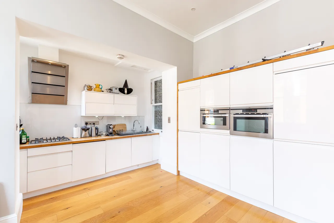 Flat 3, 14 Roland Gardens, London, photo 3