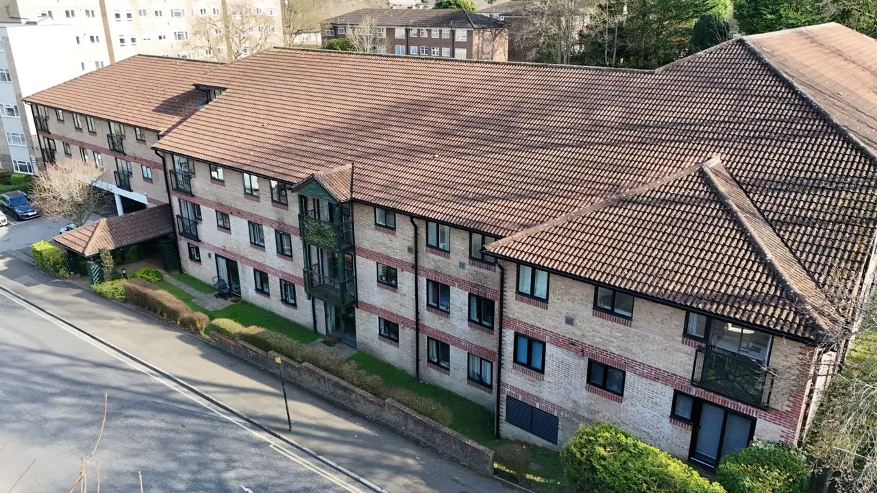 1 bed flat to rent, Manhattan Court, BN1