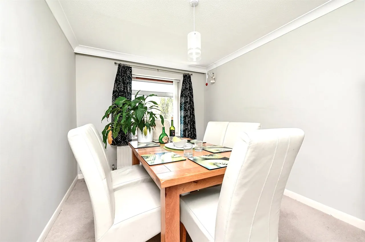 Curzon Drive, Church Crookham, Fleet, Hampshire, GU52 6JL, photo 6