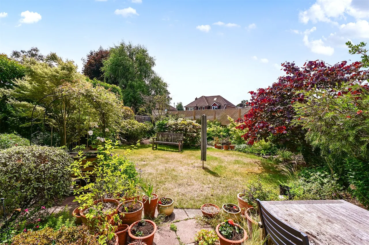Curzon Drive, Church Crookham, Fleet, Hampshire, GU52 6JL, photo 4