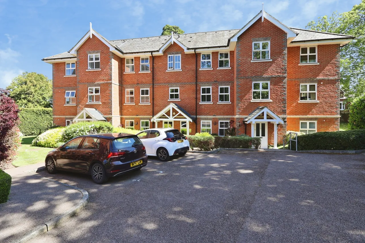 2 bed flat for sale — Caldicott Court, Hitchin