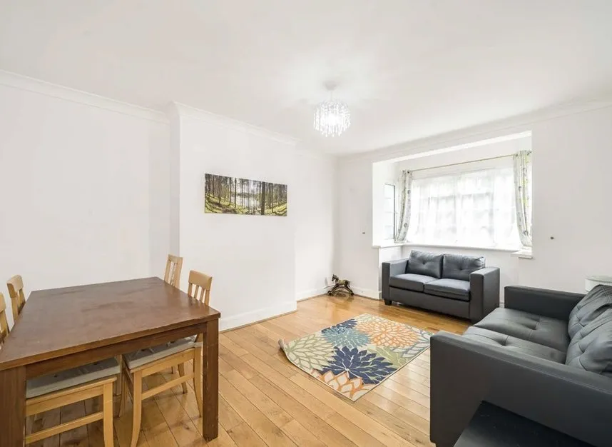 Cecil Close, Ealing, W5, photo 2