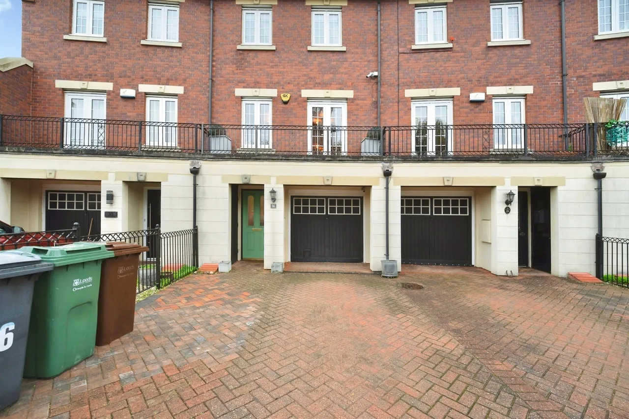 3 bed house for sale, Castle Lodge Avenue, Rothwell, LS26