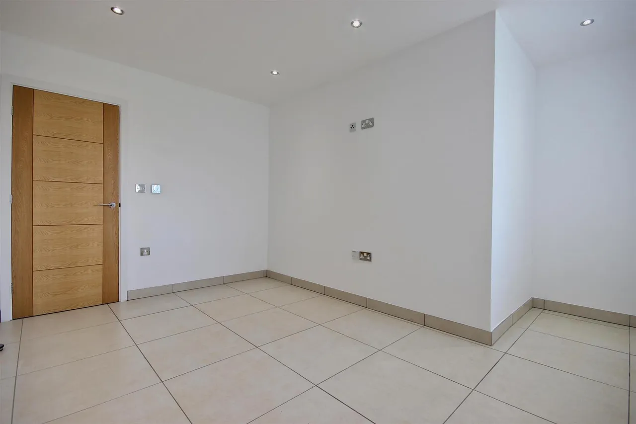 Broadway, Hornsea, photo 7
