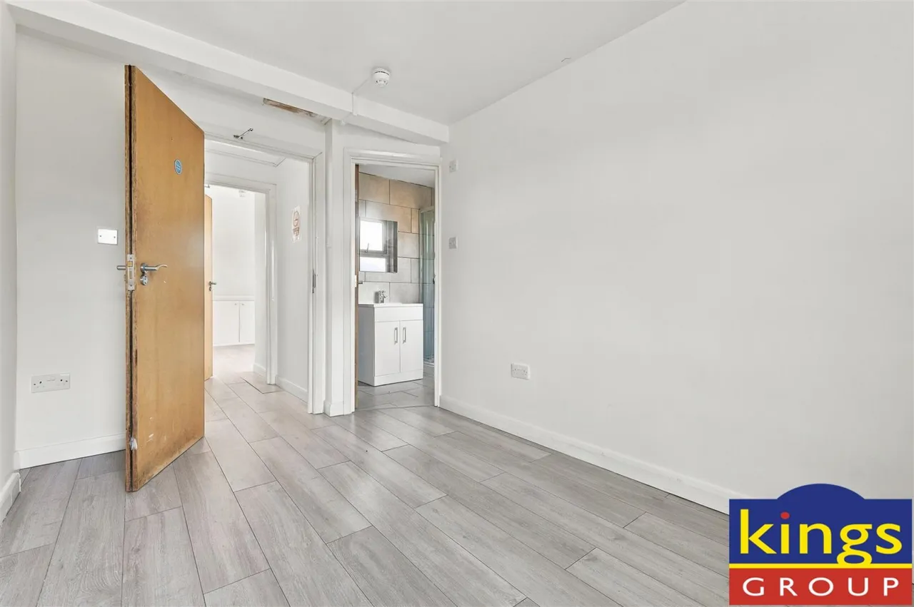 Grosvenor Road, Edmonton, N9, photo 12