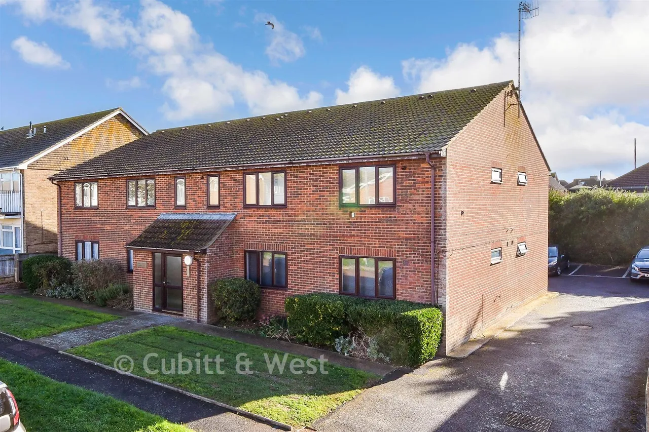 1 bed flat for sale, Cavell Avenue, Peacehaven, BN10