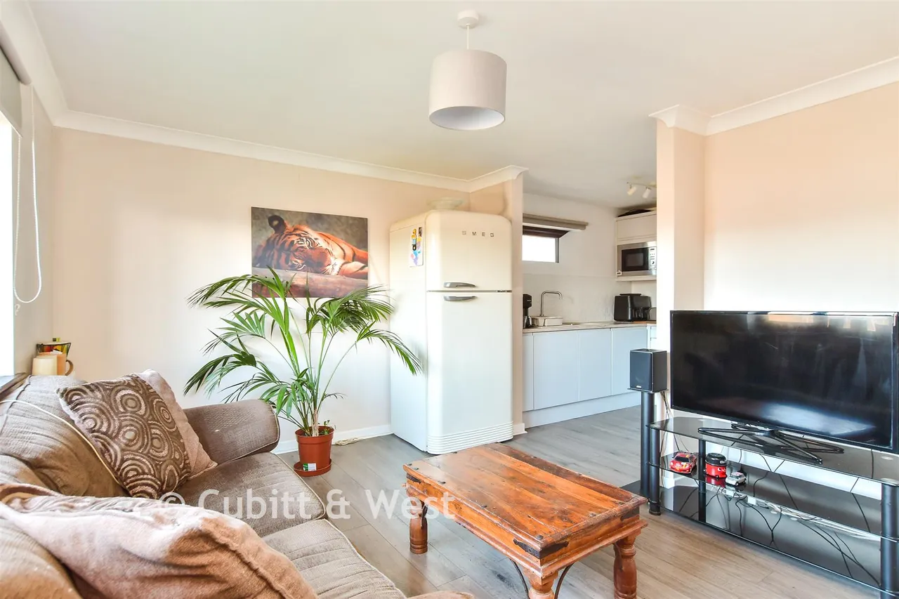 Cavell Avenue, Peacehaven, BN10, photo 3