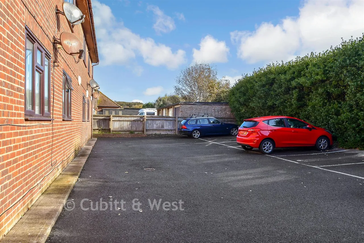 Cavell Avenue, Peacehaven, BN10, photo 2