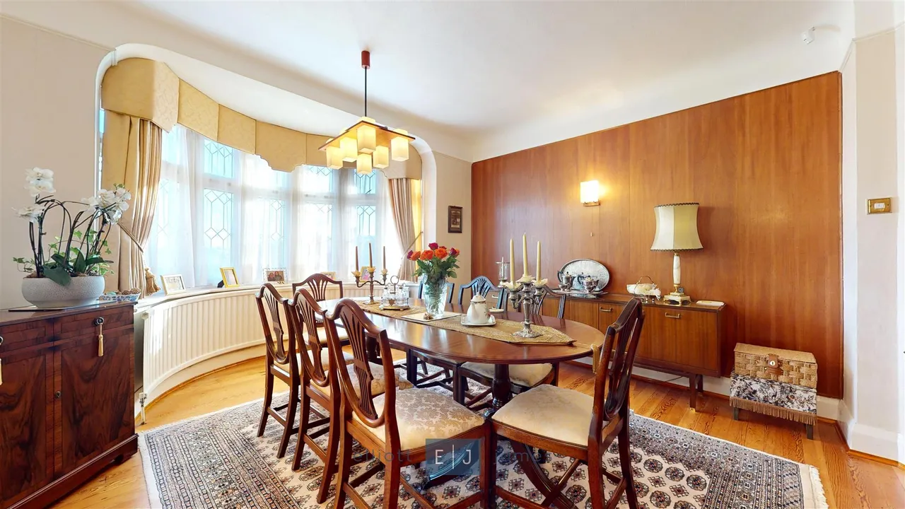 Field Close, Buckhurst Hill, photo 4
