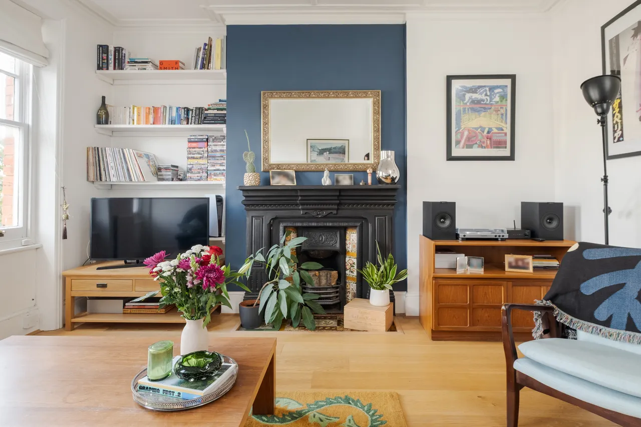 2 bed flat for sale, Hillfield Avenue, London, N8