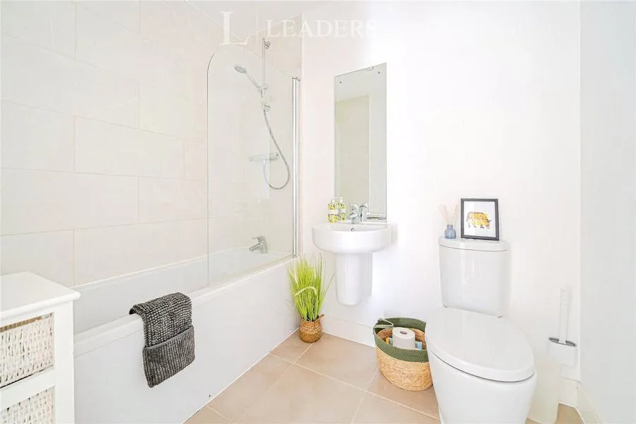 Sovereign Way, TN9, photo 8