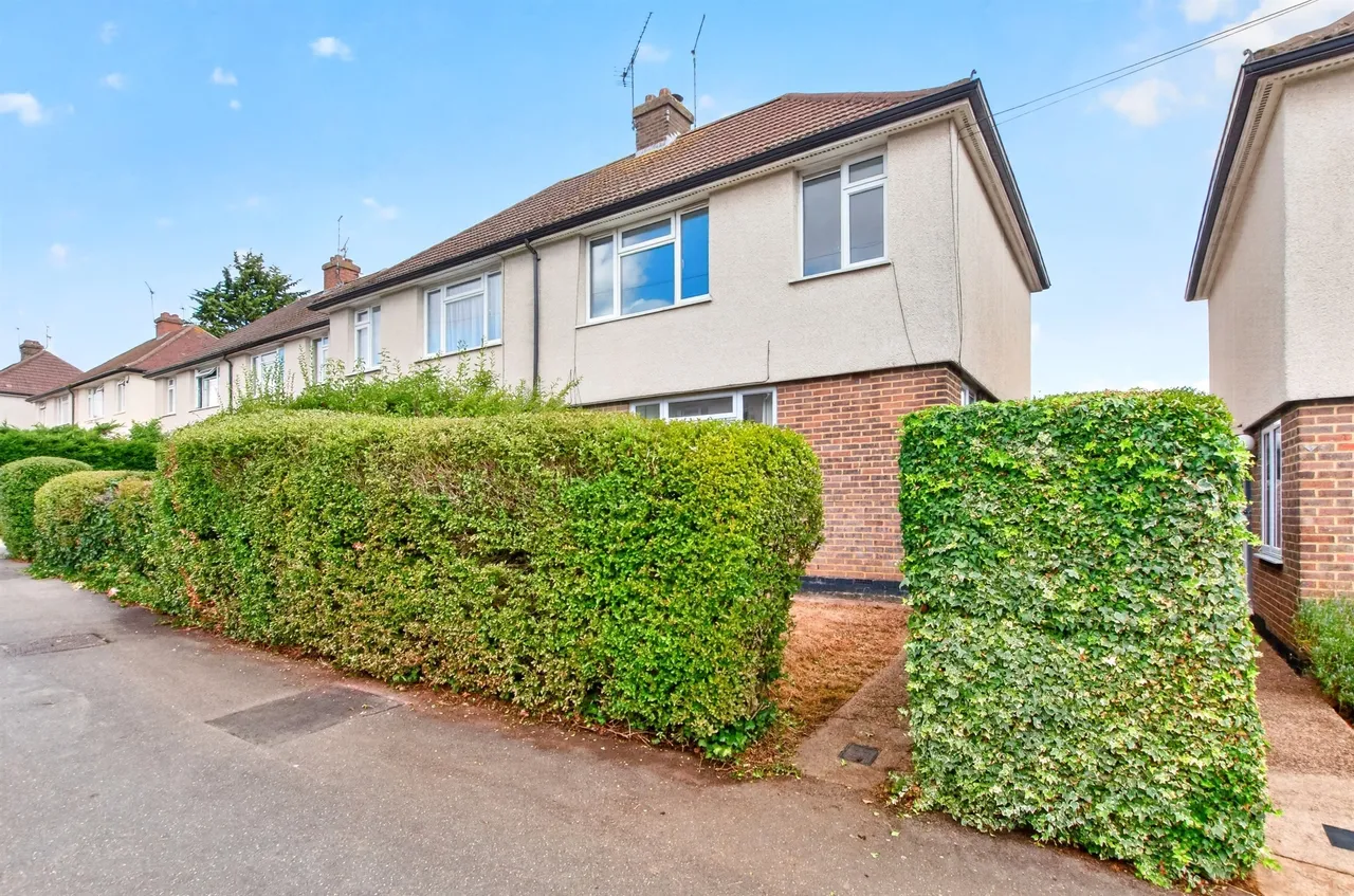 3 bed house for sale — Hyde View Road, Harpenden