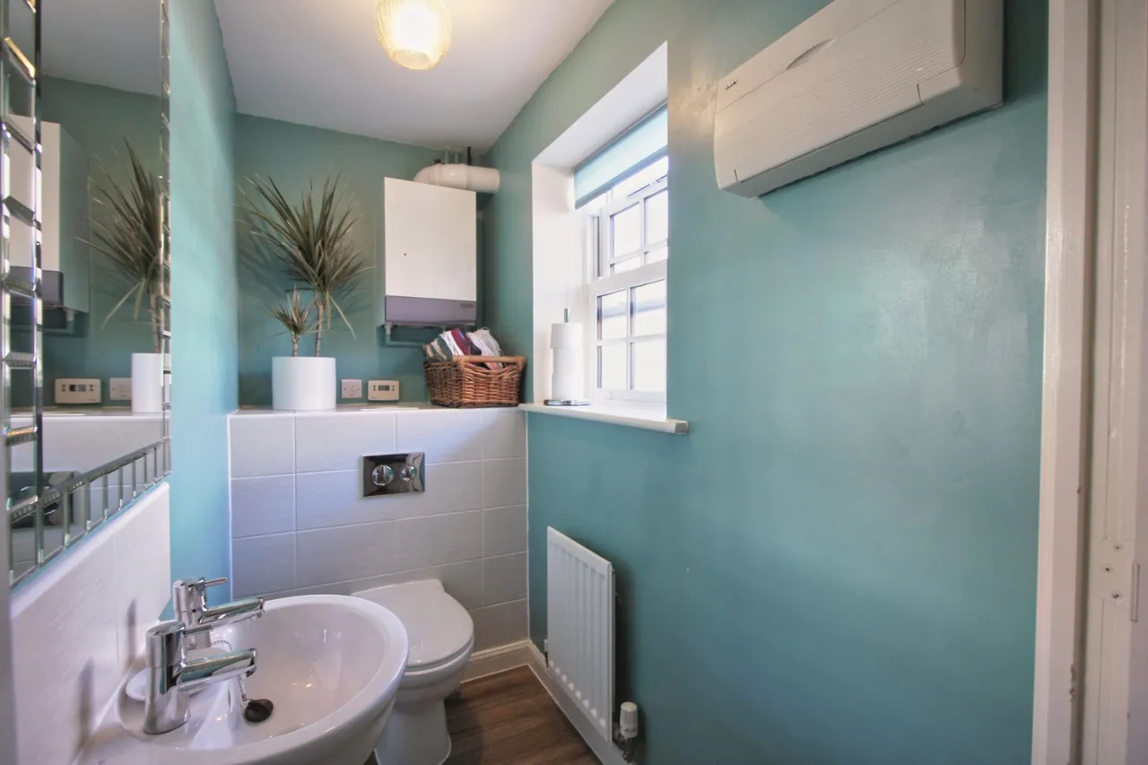 Whittaker Drive, Horley, RH6, photo 12
