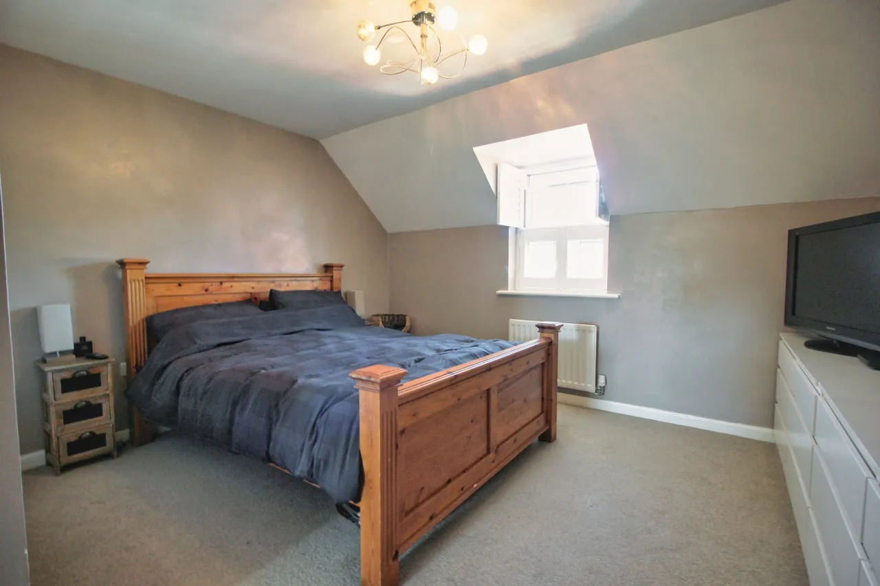 Whittaker Drive, Horley, RH6, photo 5