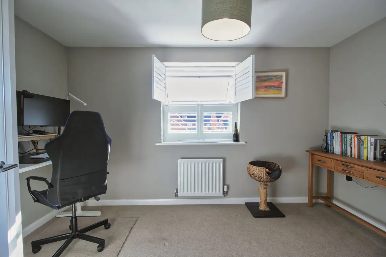 Whittaker Drive, Horley, RH6, photo 7