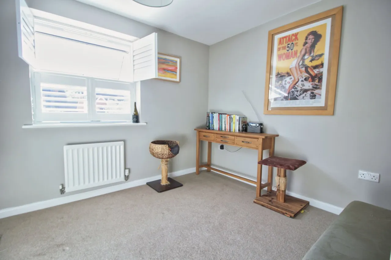 Whittaker Drive, Horley, RH6, photo 8