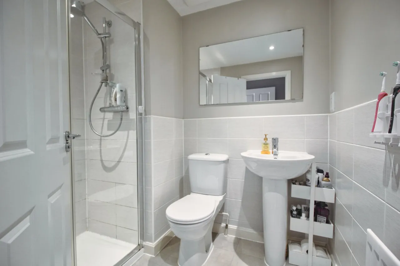 Whittaker Drive, Horley, RH6, photo 16