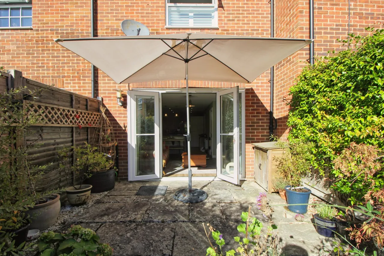 Whittaker Drive, Horley, RH6, photo 9