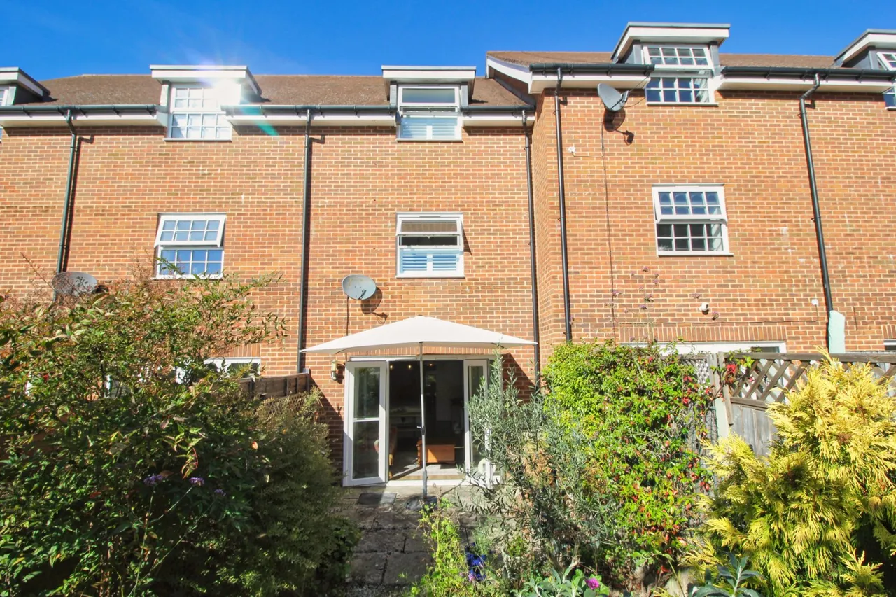 Whittaker Drive, Horley, RH6, photo 14