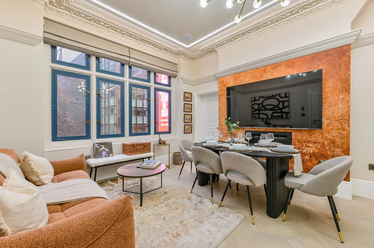 3 bed flat for sale — 7 and 8 Shaldon Mansions, 132 Charing Cross Road, London
