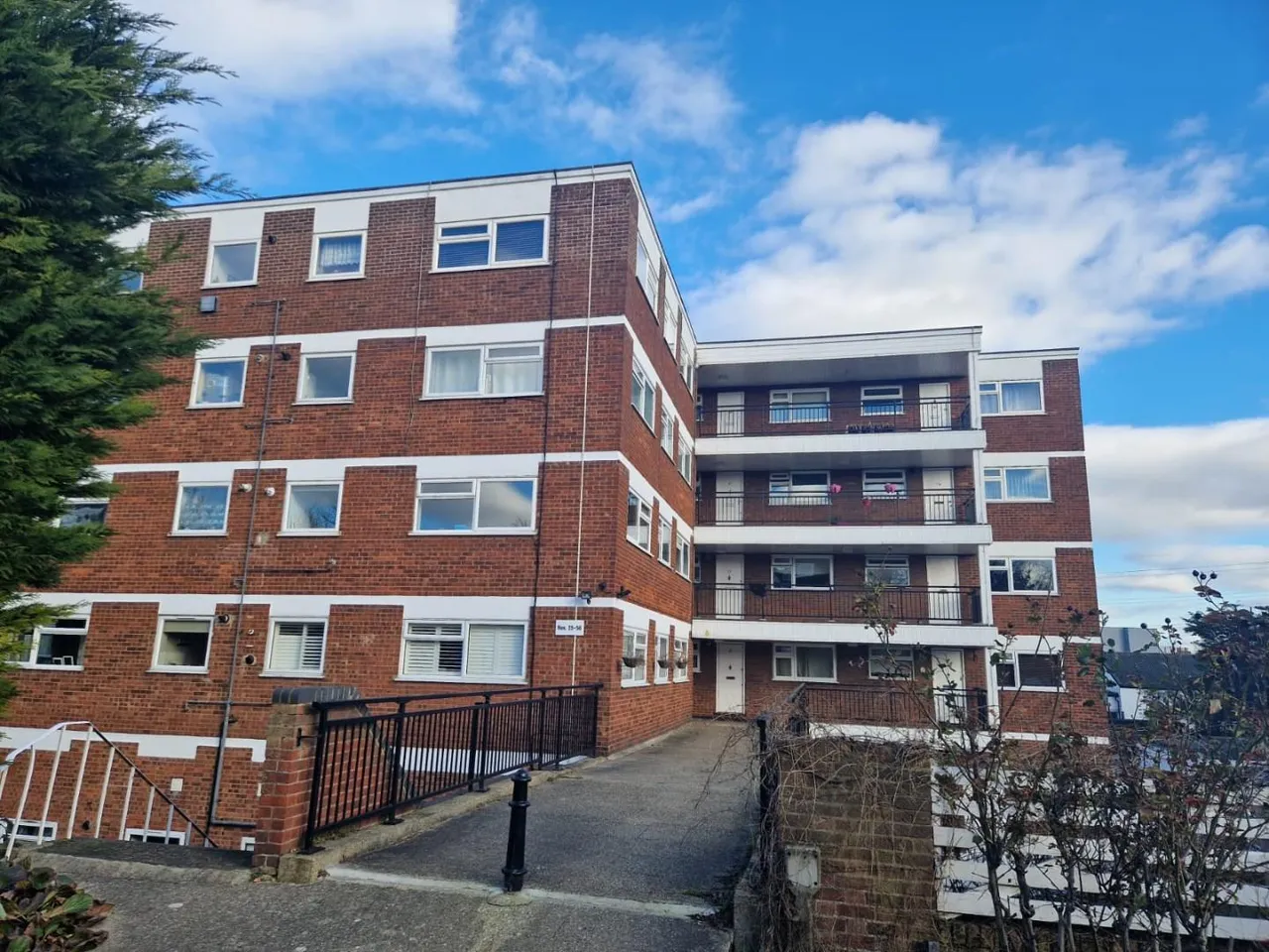 1 bed flat for sale — Lynwood Close, South Woodford, E18 1DP