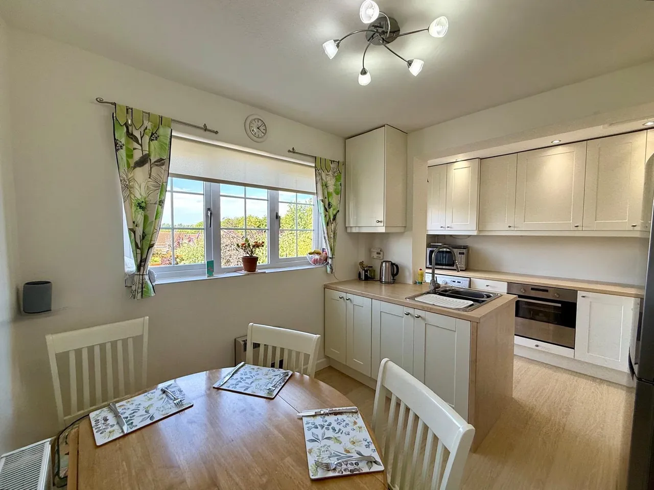 Cloverlands, Swindon, Wiltshire, SN25 1RW, photo 4