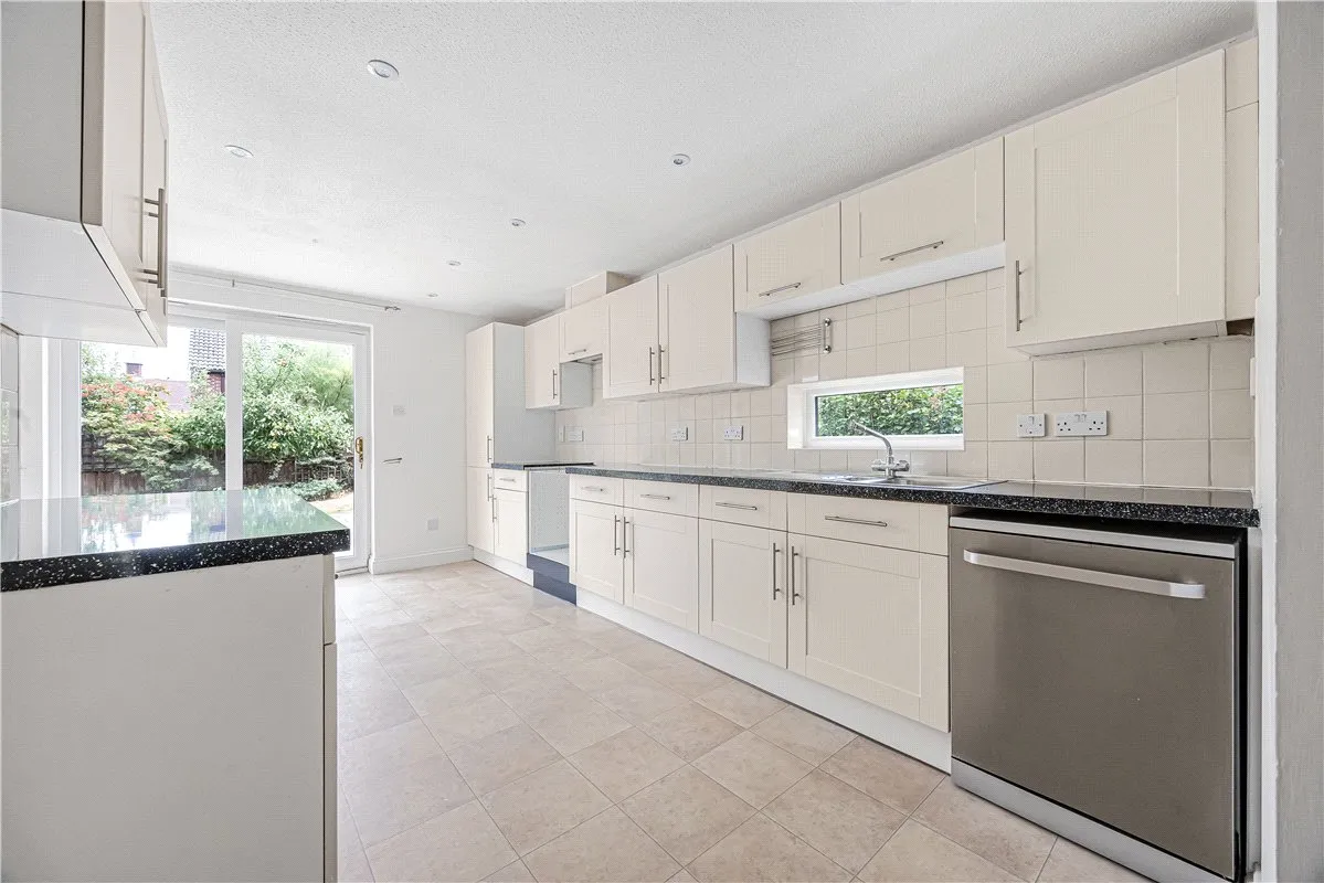 Goughs Lane, Bracknell, RG12, photo 2