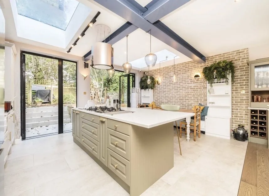 3 bed flat for sale — Burton Road, Brondesbury Park, NW6