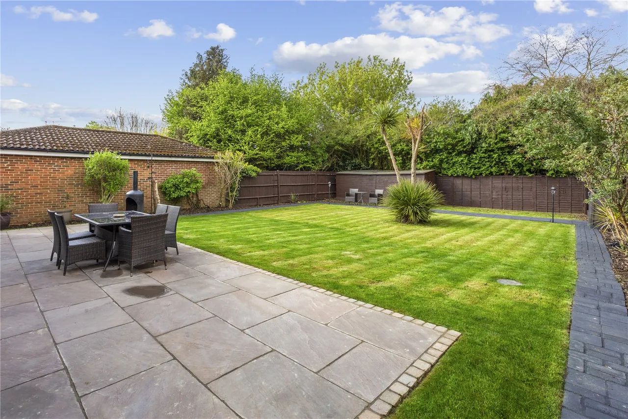 Sheldons Lane, Hook, RG27, photo 17