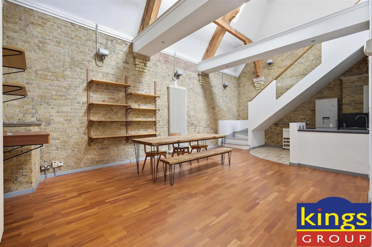 Lansdowne Drive, London, photo 2